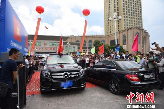 图为中越双方自驾车辆。 陈义才 摄
