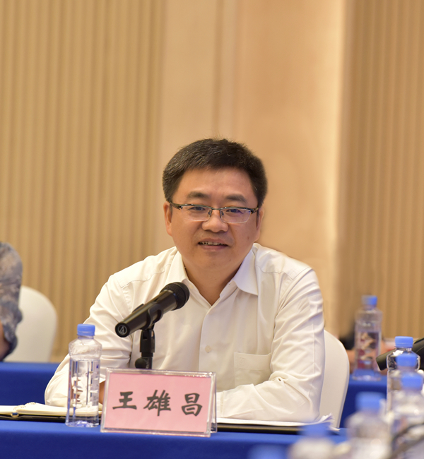 钦州市市委常委,常务副市长,钦州保税港区工委副书记,管委会常务副