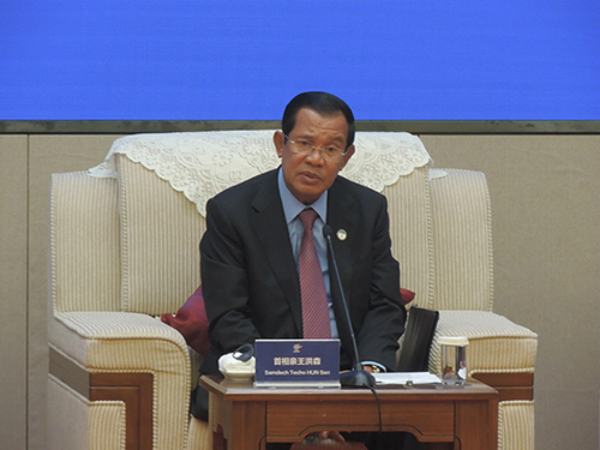 柬埔寨首相亲王洪森回答中国企业CEO的提问.jpg