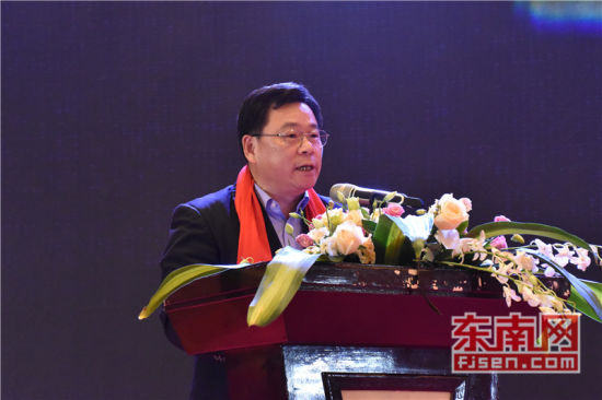 福建省商务厅厅长吴南翔致辞。