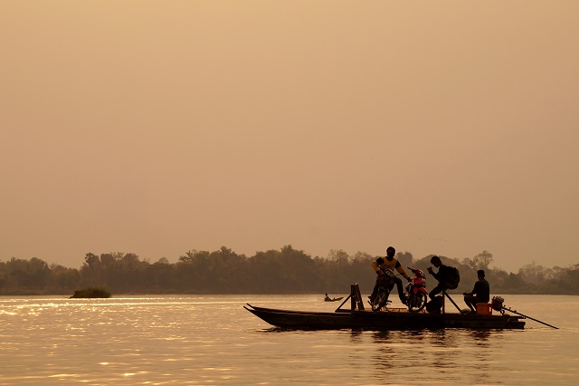 黄昏时的湄公河。.jpg