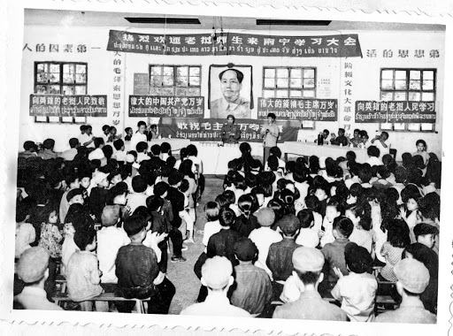 1968年5月17日，南宁“六七”学校举行开学仪式