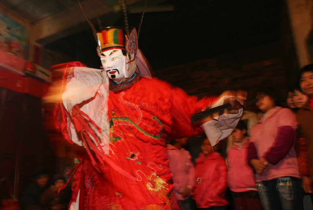 说明: 卢增令摄