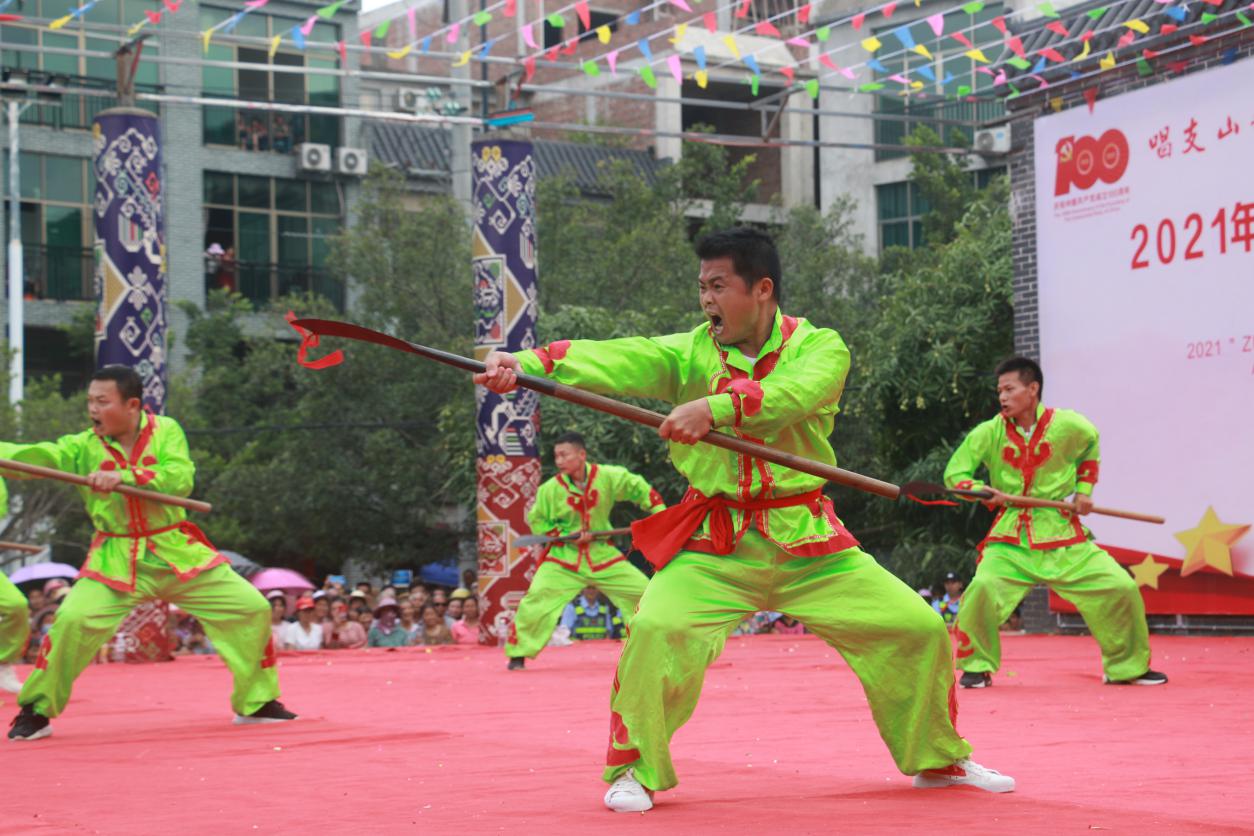 露圩传统武术在宾阳露圩壮族圩逢节上的舞台展演（图源：露圩镇文化站）