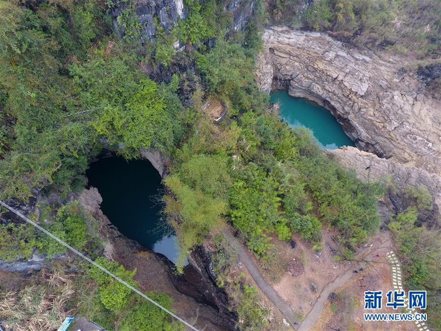 都安天窗群呈线状串珠式分布于地苏地下河系流域（图源：新华社；摄影：陆波岸）