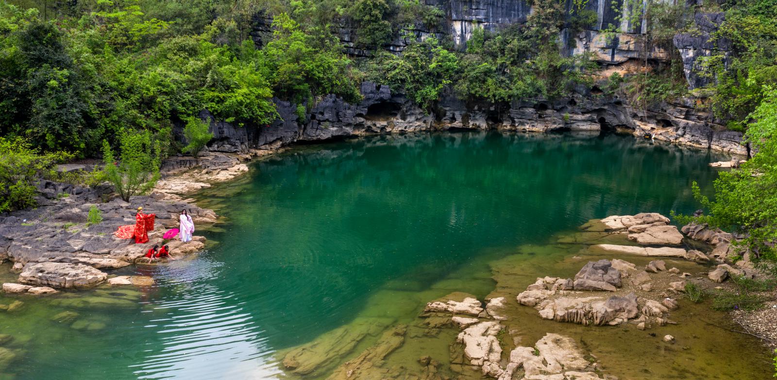 吞榜天窗群（图源：都安瑶族自治县文化广电体育和旅游局 ）