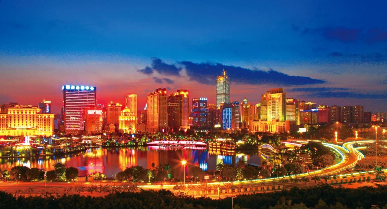 邕城夜色  图源：南宁市文化广电和旅游局 摄影：何军